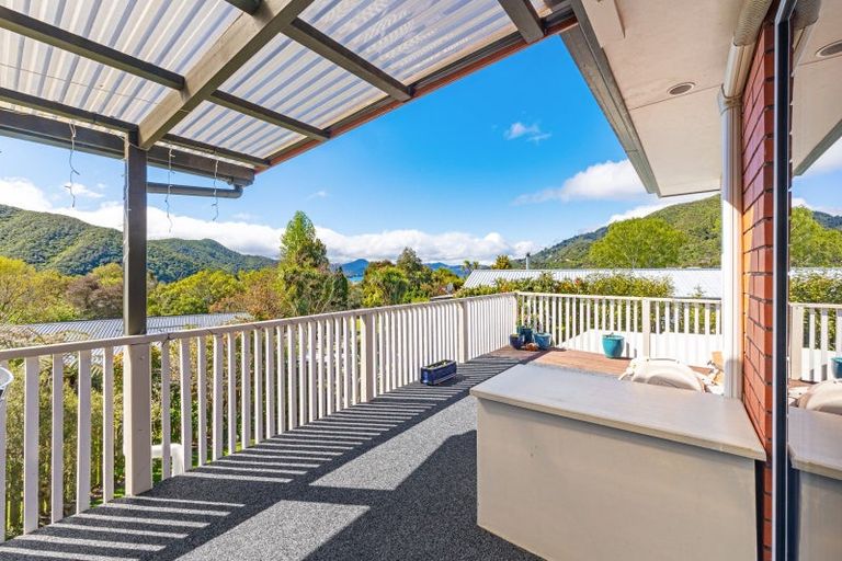 Photo of property in 5 Moana View Road, Waikawa, Picton, 7220