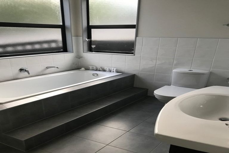 Photo of property in 47 Sunset Road, Totara Vale, Auckland, 0632