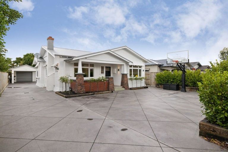 Photo of property in 11 Miro Street, Takaro, Palmerston North, 4410