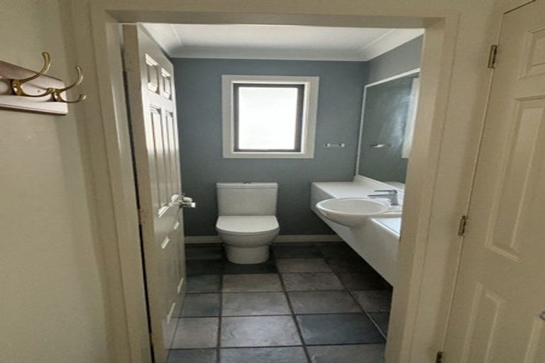 Photo of property in 18 Derry Hill, Churton Park, Wellington, 6037