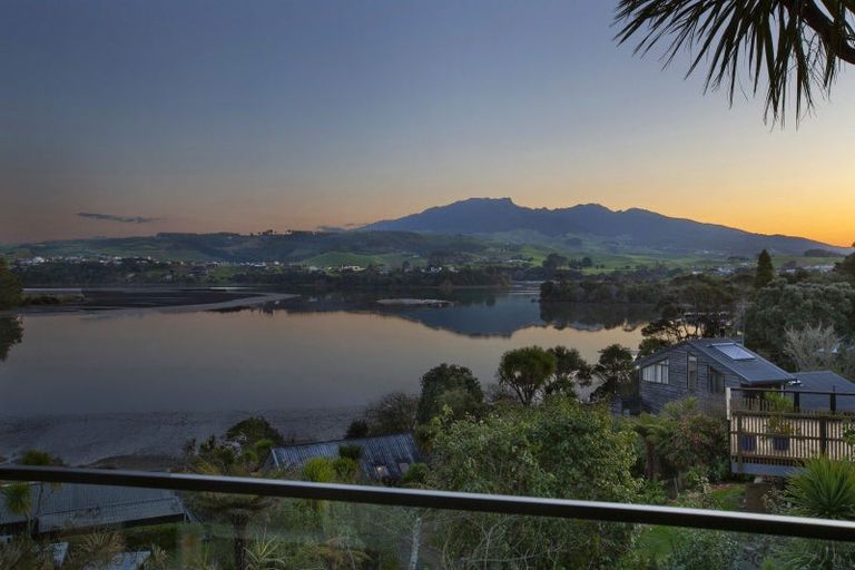 Photo of property in 21 Point Street, Raglan, 3225