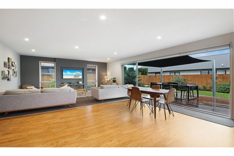 Photo of property in 8 Polish Settlers Place, Marshland, Christchurch, 8083