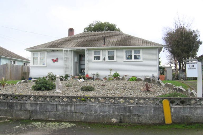 Photo of property in 69 Andrew Avenue, Roslyn, Palmerston North, 4414