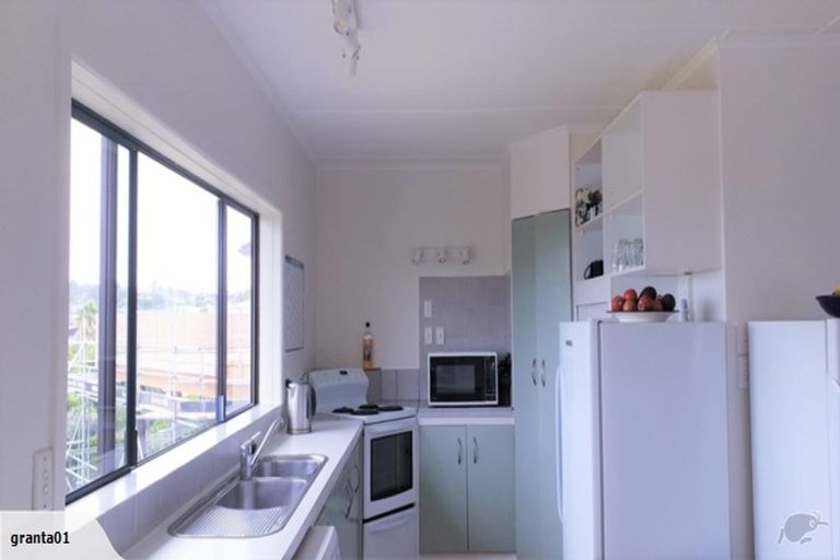 Photo of property in 34 Knights Road, Rothesay Bay, Auckland, 0630