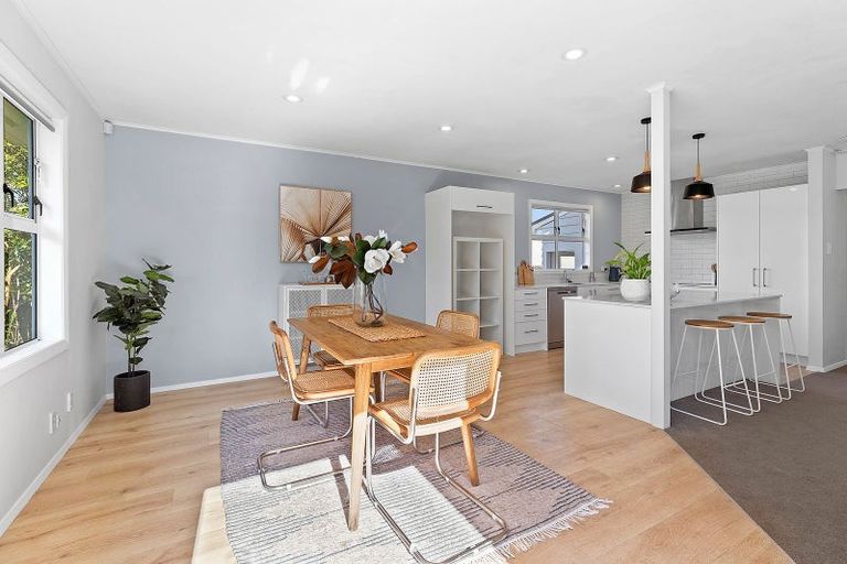 Photo of property in 3 Baylands Drive, Newlands, Wellington, 6037