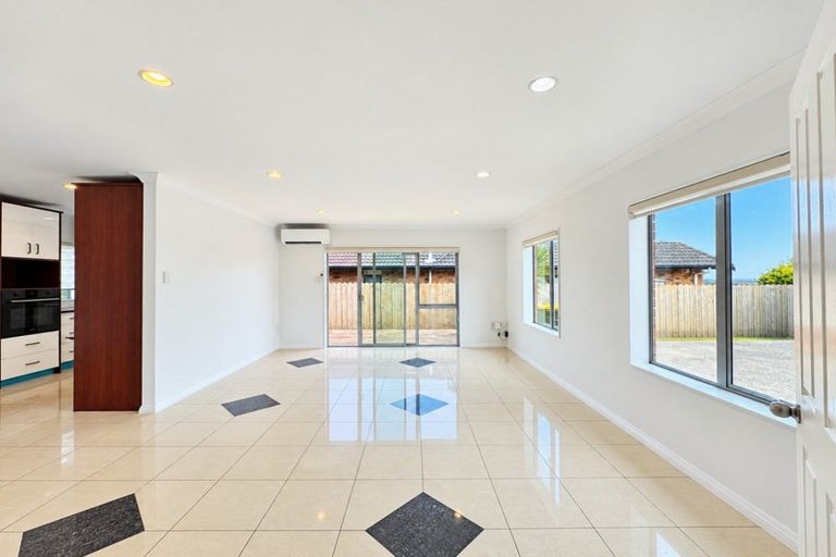 Photo of property in 10 Andrusha Place, Flat Bush, Auckland, 2019