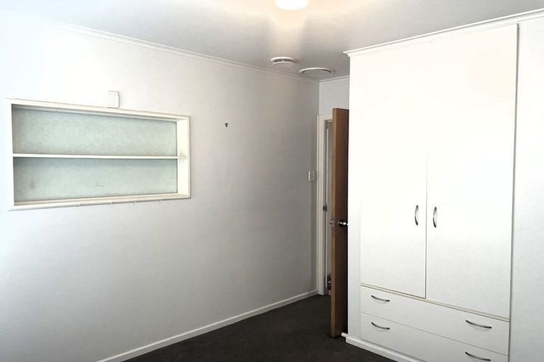 Photo of property in 8 Divich Avenue, Te Atatu South, Auckland, 0610