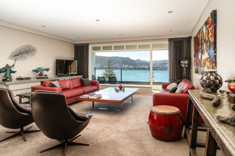 Photo of property in Broadwater Apartments, 214 Oriental Parade, Oriental Bay, Wellington, 6011