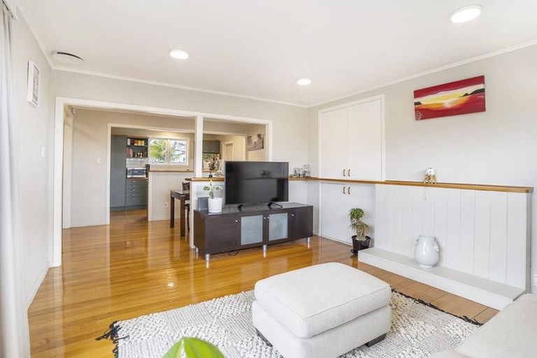 Photo of property in 16 Vera Road, Te Atatu South, Auckland, 0610