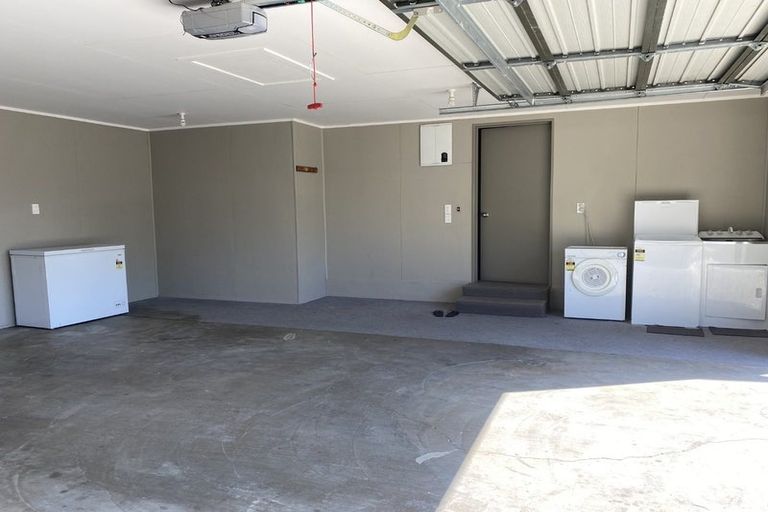 Photo of property in 6 Calder Place, Winton, 9720