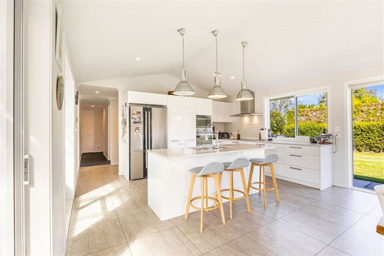 Photo of property in 773 Waitakere Road, Kumeu, 0891