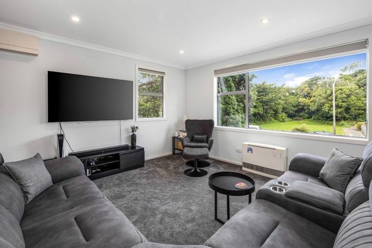 Photo of property in 107 Kenmore Street, Newlands, Wellington, 6037