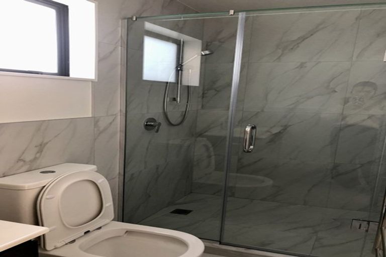 Photo of property in 8d Roys Road, Weymouth, Auckland, 2103