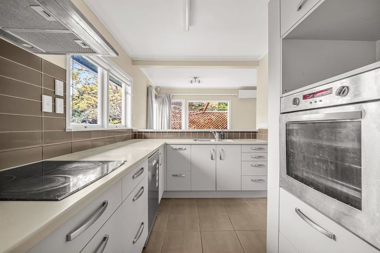 Photo of property in 10 Mackwood Place, Birkdale, Auckland, 0626