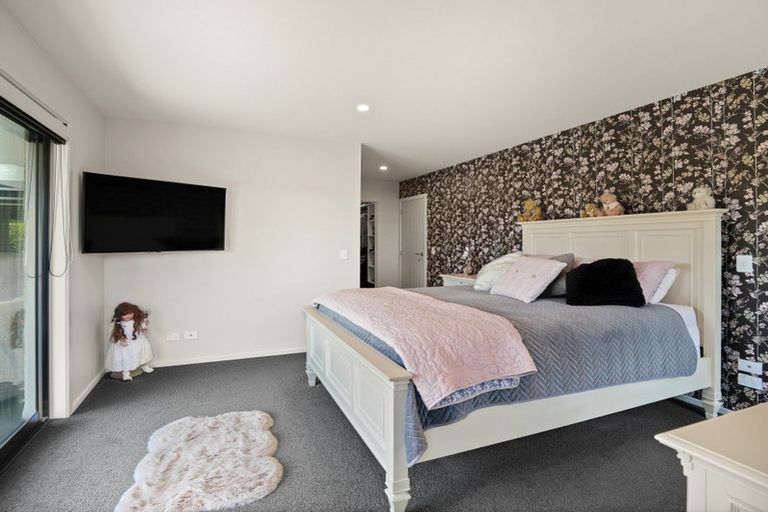 Photo of property in 9 Greenhithe Street, Waihola, Milton, 9073