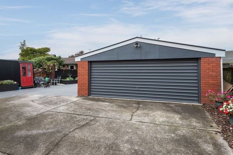 Photo of property in 18 Lowry Avenue, Redwood, Christchurch, 8051