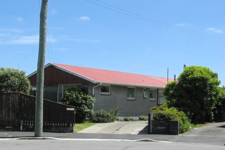 Photo of property in 16 Fairmile Place, Russley, Christchurch, 8042