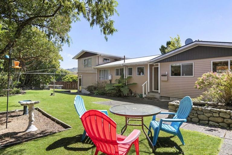 Photo of property in 8 Radiata Grove, Brown Owl, Upper Hutt, 5018