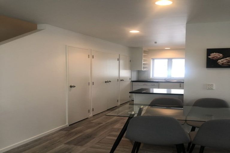 Photo of property in 2/4 John Jennings Drive, Oteha, Auckland, 0632