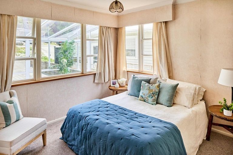 Photo of property in 58 Airlie Road, Plimmerton, Porirua, 5026