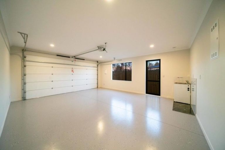 Photo of property in 104 Twin Parks Rise, Papakura, 2110