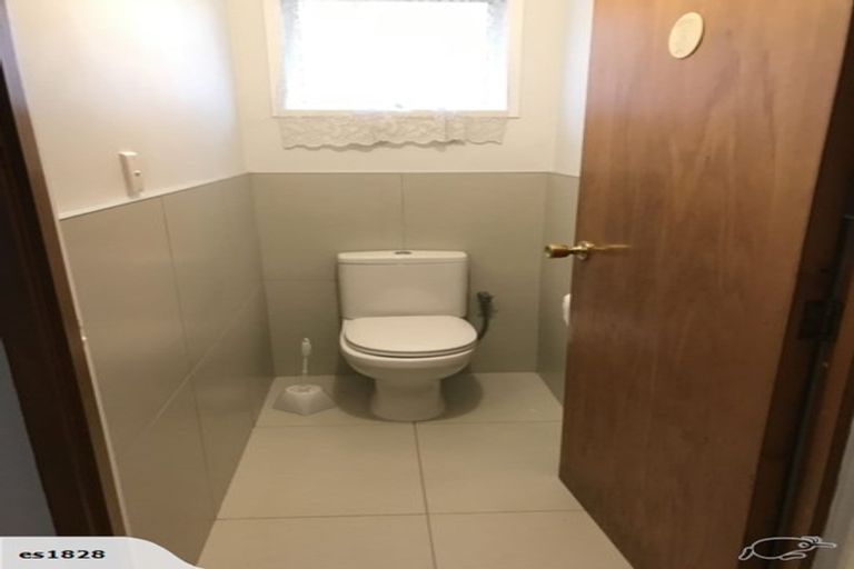 Photo of property in 19 Glennandrew Drive, Half Moon Bay, Auckland, 2012