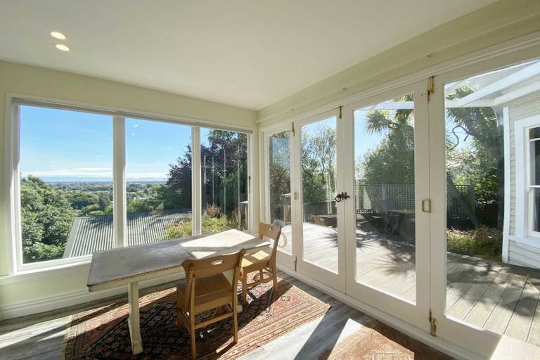 Photo of property in 31 Dyers Pass Road, Cashmere, Christchurch, 8022