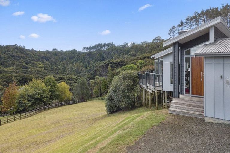 Photo of property in 1355 Old North Road, Helensville, 0875