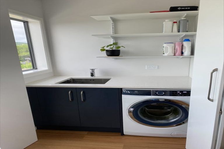 Photo of property in 86 Ruskin Road, Newlands, Wellington, 6037