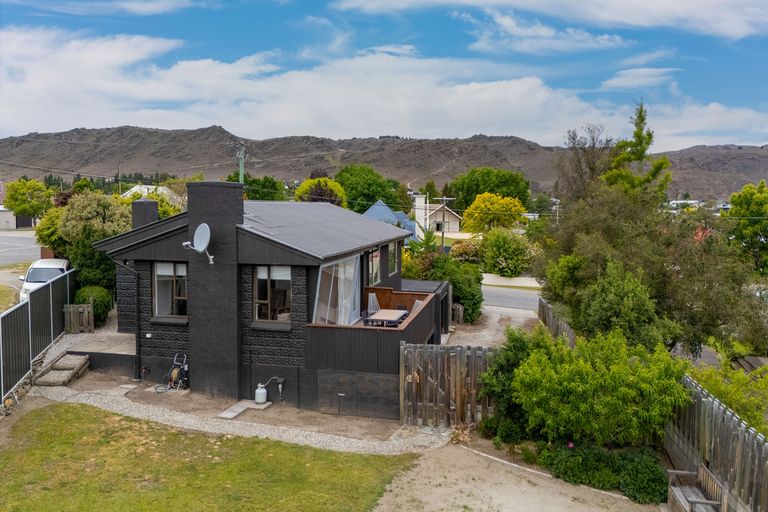 Photo of property in 2 Royal Terrace, Alexandra, 9320