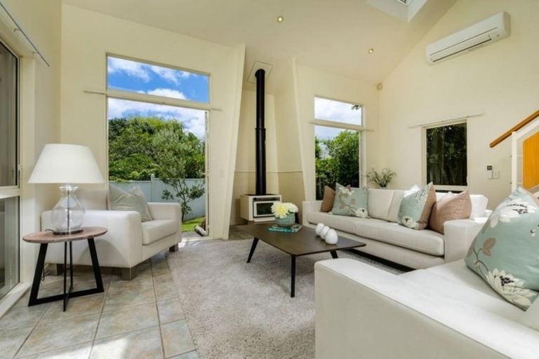 Photo of property in 10a Shiloh Way, Greenhithe, Auckland, 0632