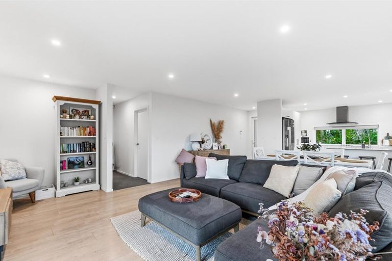 Photo of property in 103 Station Road, Kumeu, 0891
