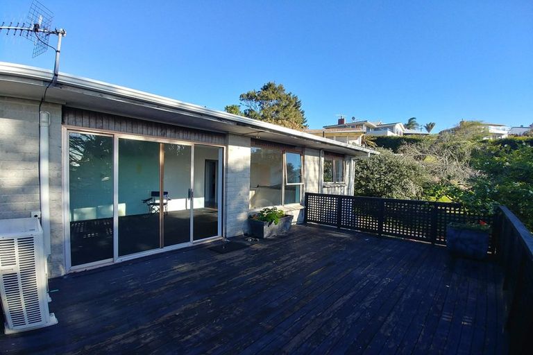 Photo of property in 2/325 Glenfield Road, Glenfield, Auckland, 0629