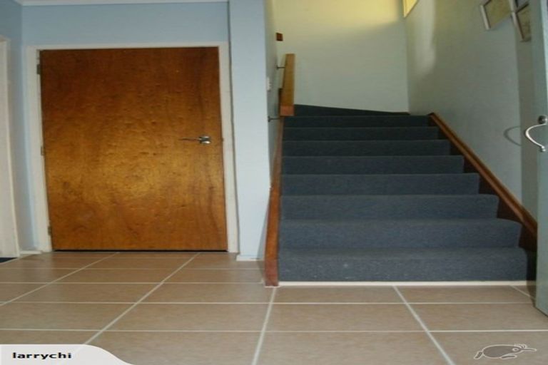 Photo of property in 2/6 Chivalry Road, Glenfield, Auckland, 0629