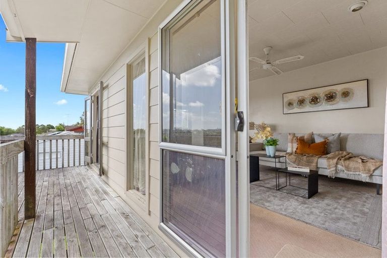 Photo of property in 17 Theban Place, Totara Vale, Auckland, 0629