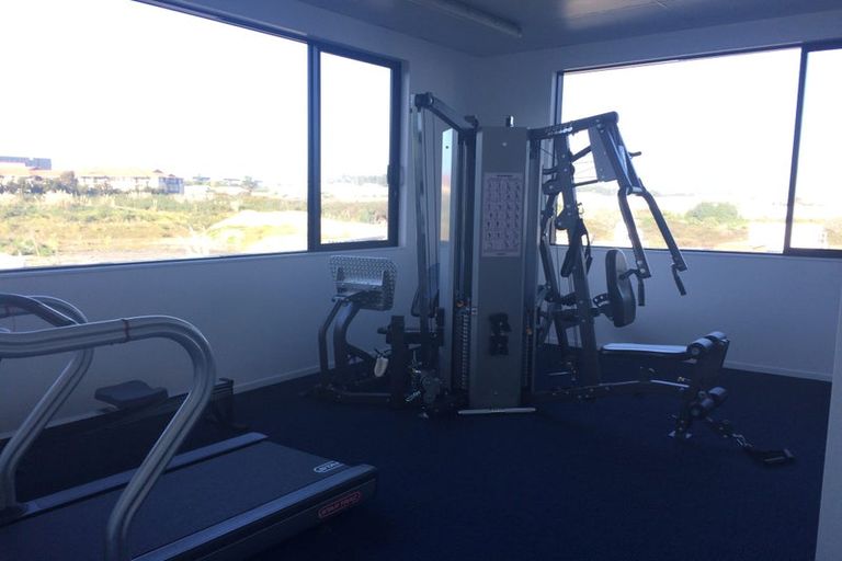 Photo of property in Apollo Apartments, 201/46 Rosedale Road, Rosedale, Auckland, 0632