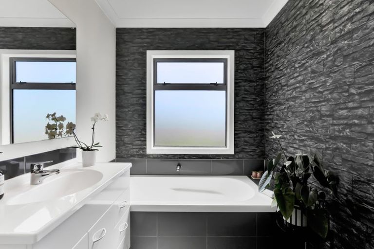 Photo of property in 281 Upland Road, Tarurutangi, New Plymouth, 4372