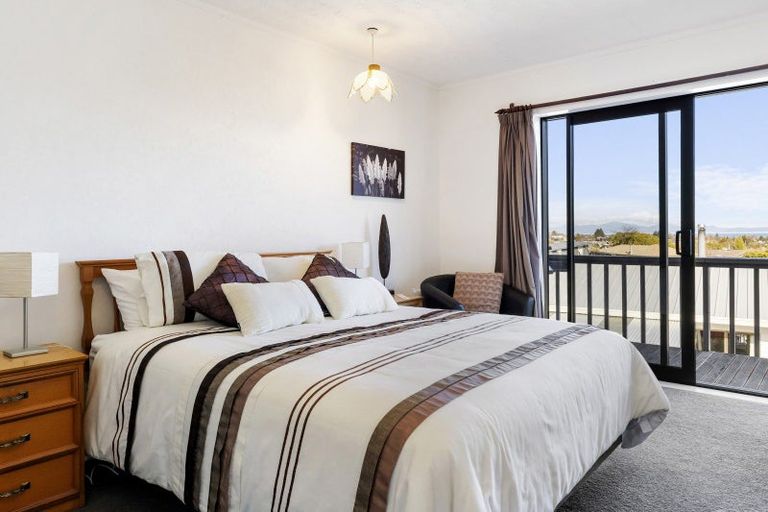 Photo of property in 2/25 Golders Place, Richmond Heights, Taupo, 3330