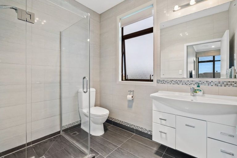 Photo of property in 16 Fred Carr Place, One Tree Point, 0118