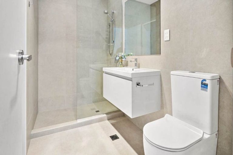 Photo of property in 93 Waipuhinui Way, Wiri, Auckland, 2104