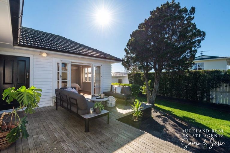 Photo of property in 422a Old Te Atatu Road, Te Atatu Peninsula, Auckland, 0610