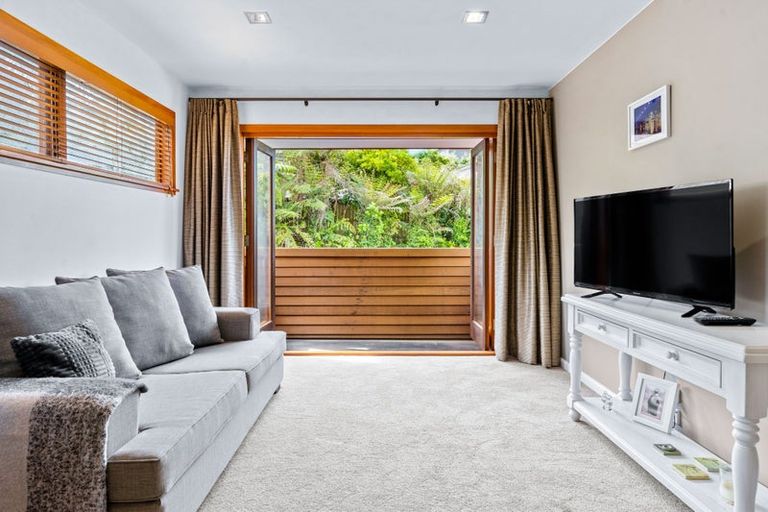 Photo of property in 37 Kiteroa Terrace, Rothesay Bay, Auckland, 0630