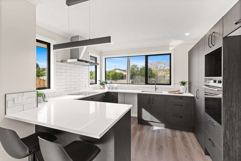 Photo of property in 17a Queenwood Road, Levin, 5510