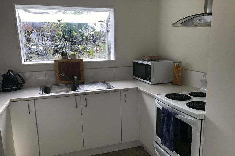 Photo of property in 2/48 Sandgate Avenue, Botany Downs, Auckland, 2010