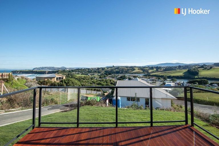 Photo of property in 14 Sunset Terrace, Waikanae Beach, Waikanae, 5036