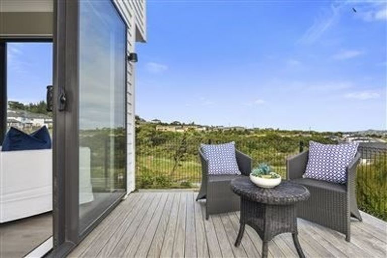 Photo of property in 5 Taraire Place, Orewa, 0931