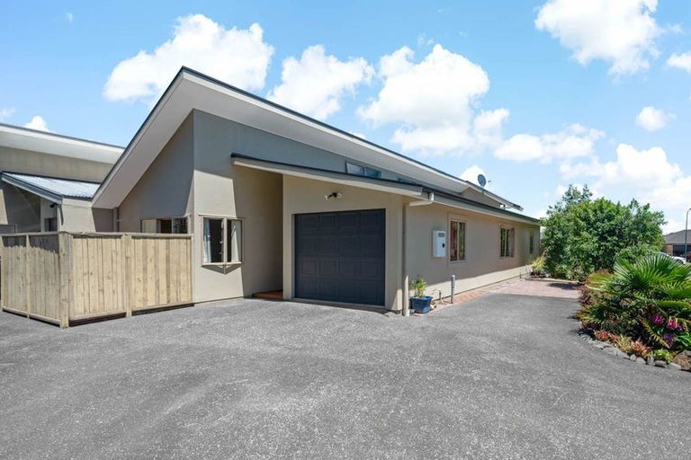 Photo of property in 5 Woodbank Drive, Glen Eden, Auckland, 0602