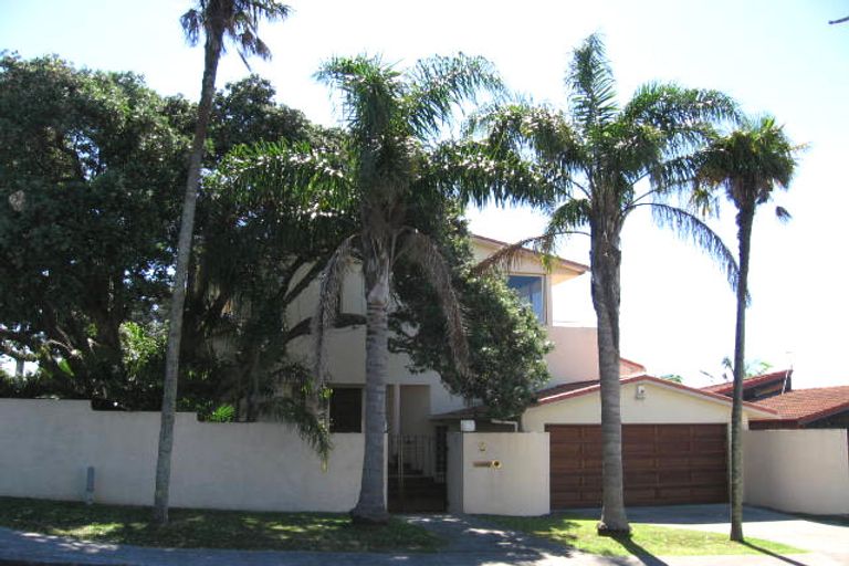 Photo of property in 1/2 Ocean View Road, Milford, Auckland, 0620