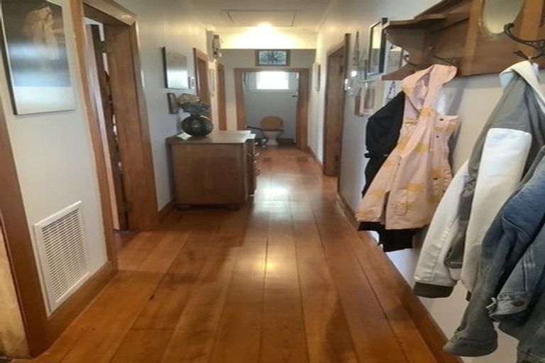 Photo of property in 7 York Street, Moera, Lower Hutt, 5010