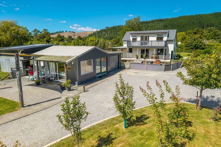 Photo of property in 4 Leigh Road, Foxhill, Wakefield, 7095